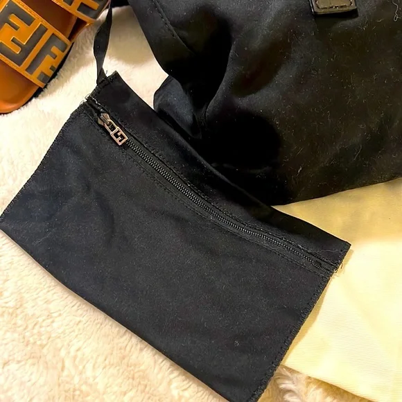 💐FENDI BLACK SATCHEL WITH LEATHER HANDLES AND LEASH POUCH - Picture 2 of 11